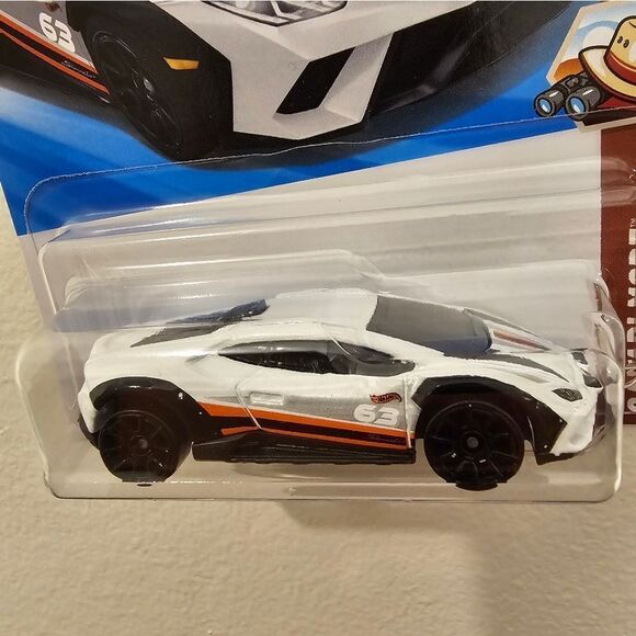 Hotwheels Lamborghini Huracan Sterrato - Picture 5 of 6